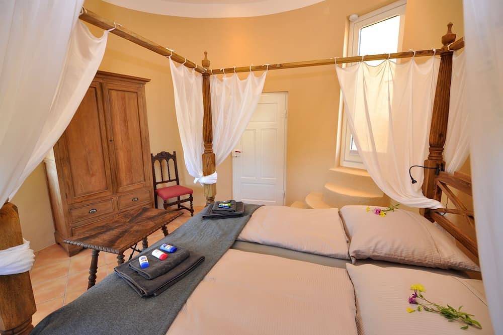 Villa Castillo Calma, Top-Zustand mit großem Pool + toller Gartenanlage in Costa de la Calma, Calvià