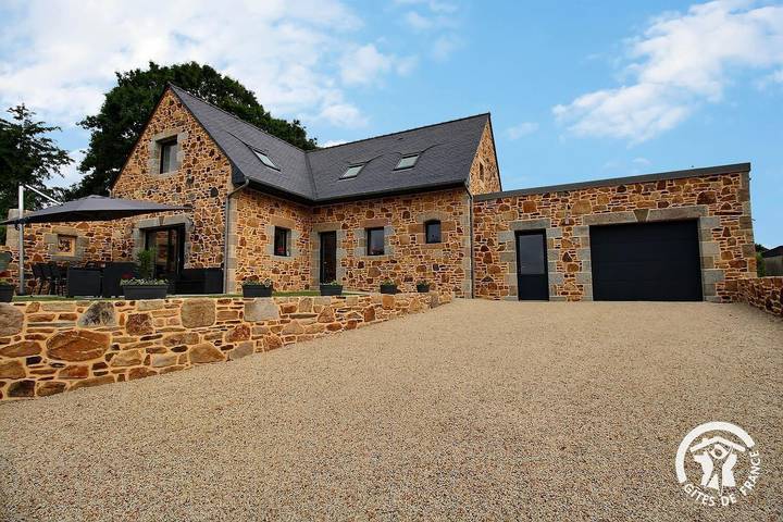 Gîte pour 8 personnes, avec jacuzzi et jardin à Plouguiel