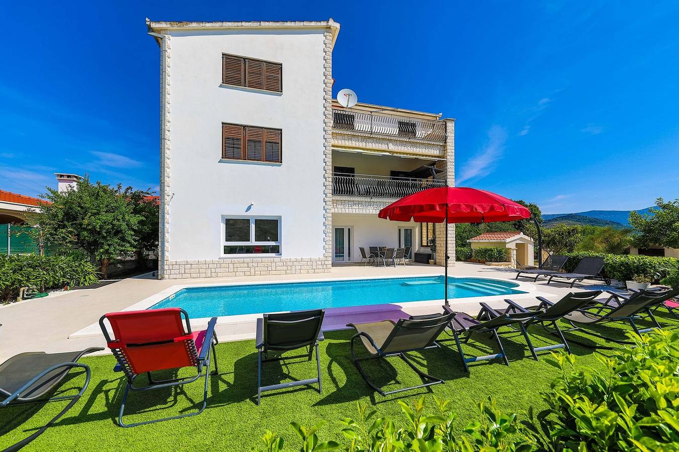 Fünfzimmer-Villa mit Pool und Garten in Plano (Kroatische Adria), Split-Dalmatien