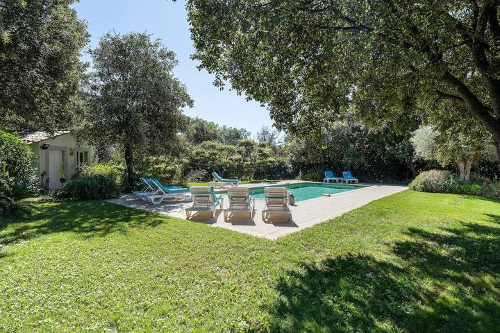 Le Clos De La Poterie avec piscine privée, Wi-Fi et climatisation près d’Uzès in Saint-Quentin-la-Poterie, Région de Nîmes