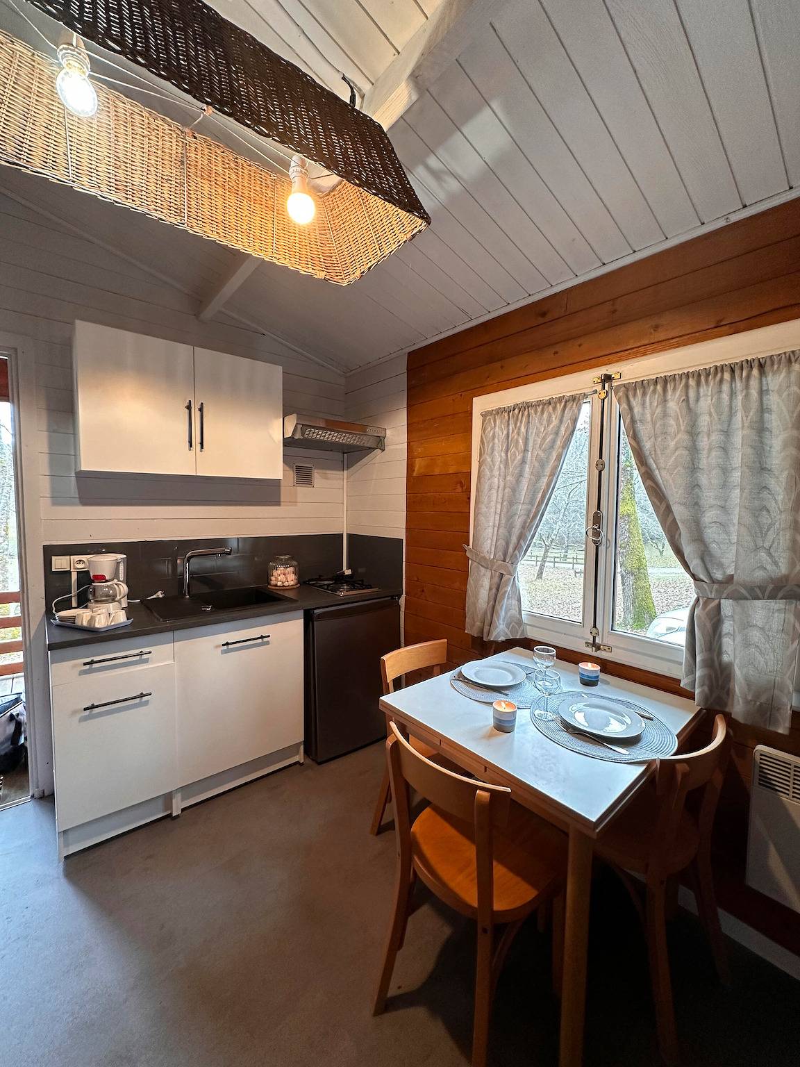 Entire apartment, Chalet 'Guzet 4 Personnes 6' with Private Terrace, Private Garden and Wi-Fi in Bretagne-d'Armagnac, Gers