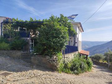 Gîte pour 6 personnes, avec vue ainsi que vue sur le lac et jardin à Pinhão