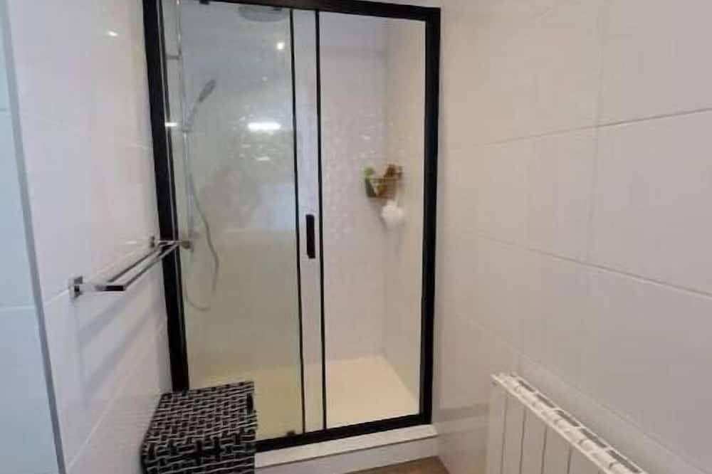 Apartamento entero, Comfortable apartment with parking and terraces in Oloron-Sainte-Marie, Béarn