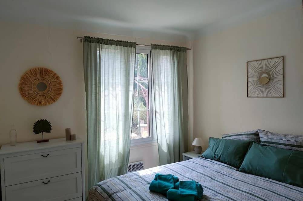 Air-conditioned family home with swimming pool, near L'Isle-sur-la-Sorgue  in Lagnes, Parque natural regional del Luberon