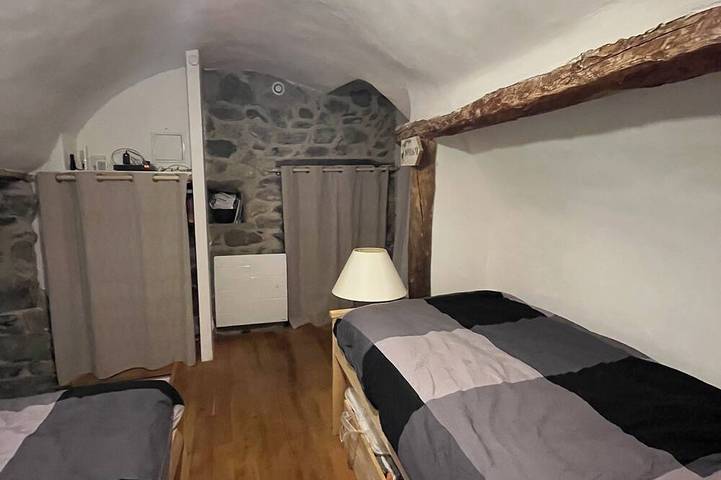 Appartement entier, Charnant Appartement au centre du village avec cour extérieure in Saint-Étienne-de-Tinée, Région de Nice