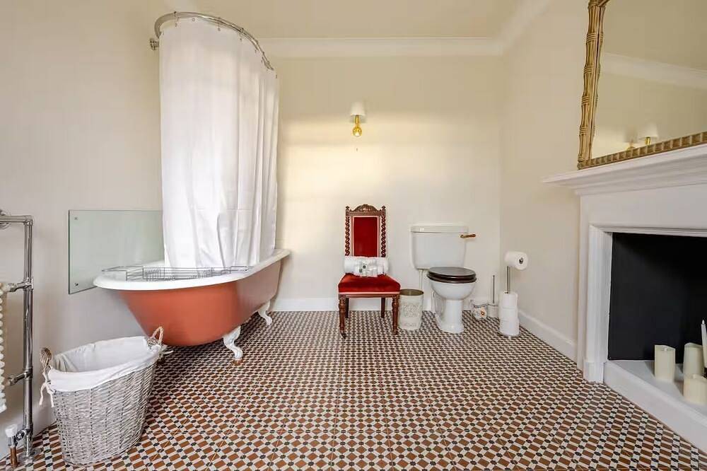 Historic Mansion 3 Rooms by Loch Leven. Peaceful, Elegant & 40 mins to Edinburgh in Perthshire