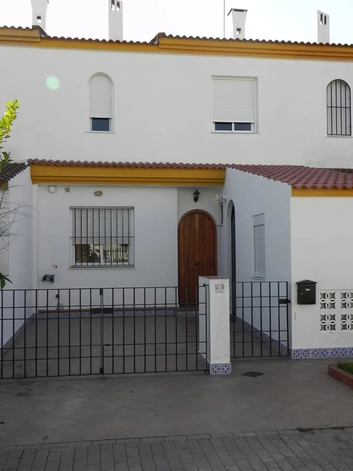 Casa de vacaciones para 8 personas, con vistas además de jardín y piscina, Se admiten mascotas - 1