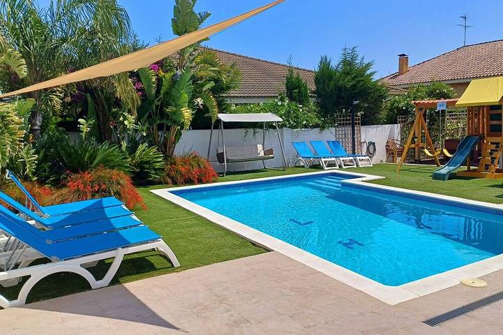 Villa pour 20 personnes, avec piscine et jardin à Cambrils