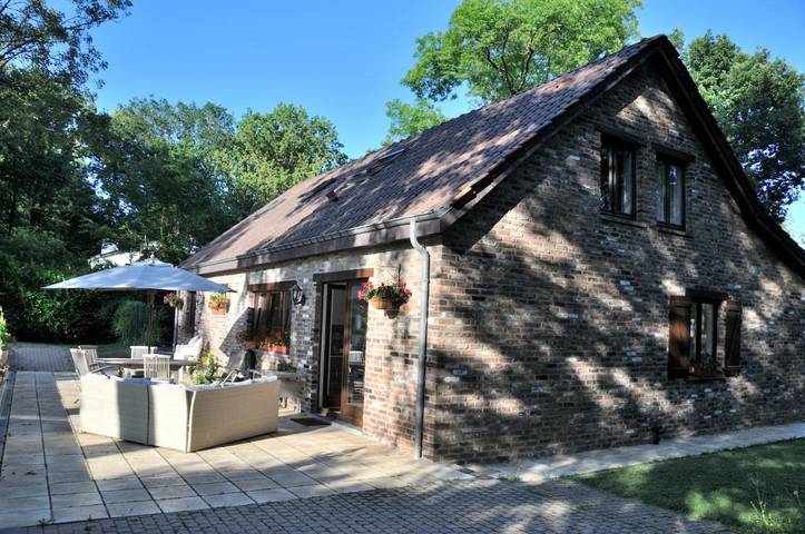 Location de vacances pour 2 personnes, avec jardin ainsi que vue et terrasse dans Wépion - 3