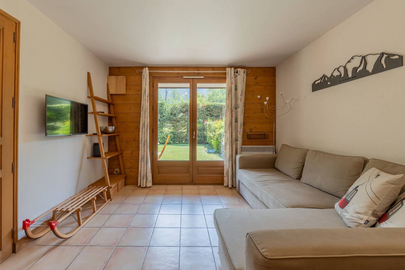 Entire apartment, Appartement Les Capucins jardin 2 - 104 in Chamonix-Mont-Blanc, Bonneville region