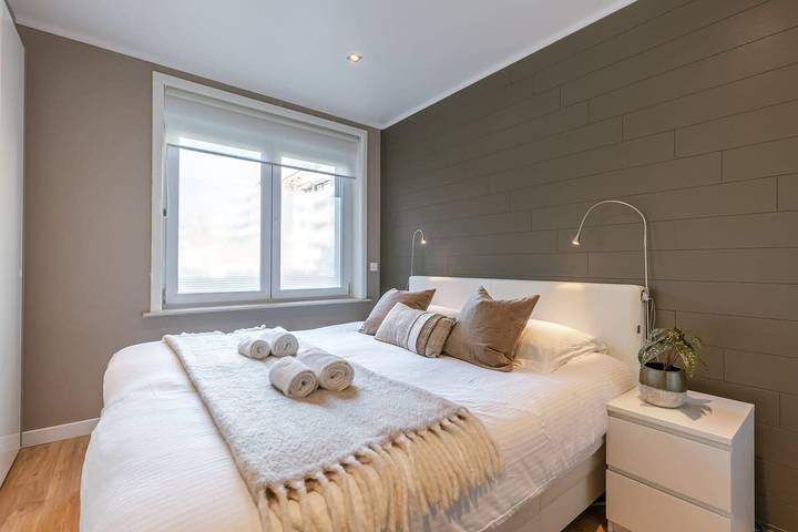 Ganze Wohnung, Waterfront retreat w/ beach access & balcony in Le Zoute, Knokke-Heist