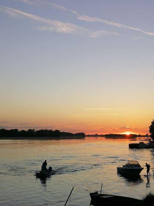 Gîte pour 2 personnes, avec jardin ainsi que balcon et vue à La Ménitré - 3