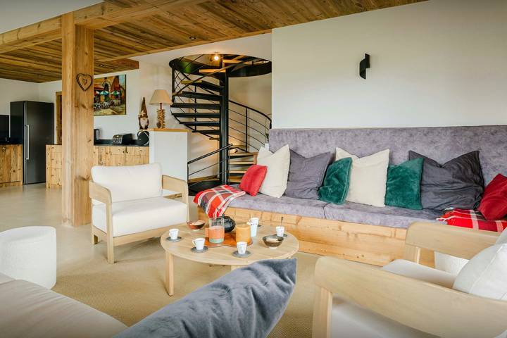 Chalet pour 12 personnes, avec Balcon et Jacuzzi ainsi que Terrasse et Jardin à Manigod