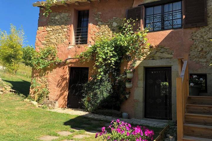 Gîte pour 7 personnes, avec Terrasse ainsi que Jardin et Piscine à La Bastide-de-Bousignac