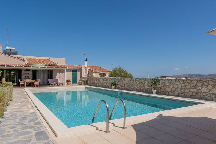 Ferienhaus für 8 Personen, mit Garten und Pool sowie Terrasse