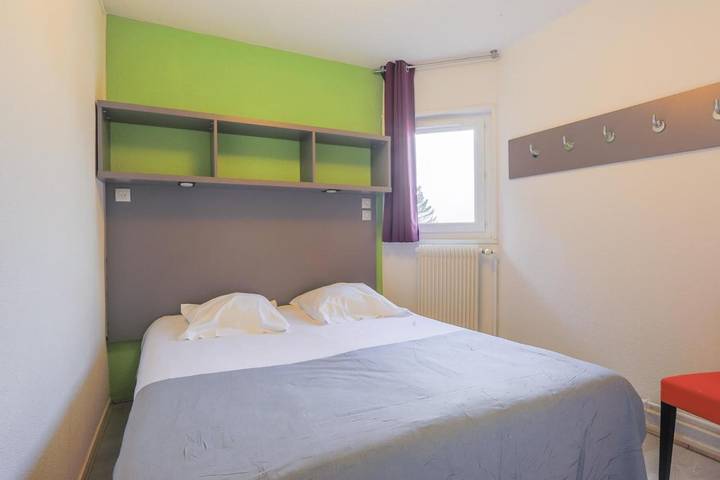 Parc de vacances pour 4 personnes, avec terrasse en Auvergne - 2