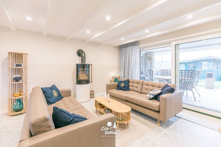 Ferienhaus für 4 Personen, mit Terrasse und Garten in Warwerort
