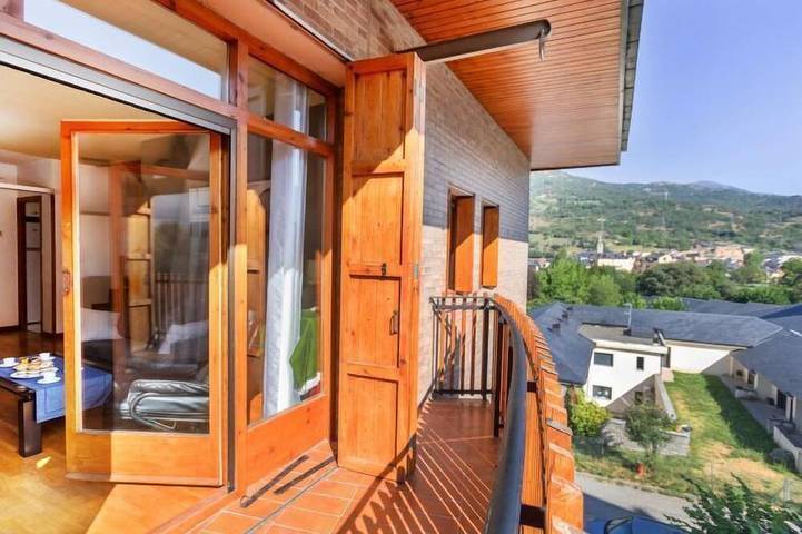 Vakantiewoning voor 6 personen, met tuin en zwembad in Sort