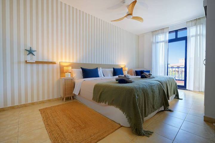 Villa Meloneras 21 beachside with BBQ, access to pool, jacuzzi & kids playground in Playa de las Meloneras, San Bartolomé de Tirajana