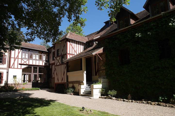 Location de vacances pour 5 personnes, avec Jacuzzi et Jardin à Bernay