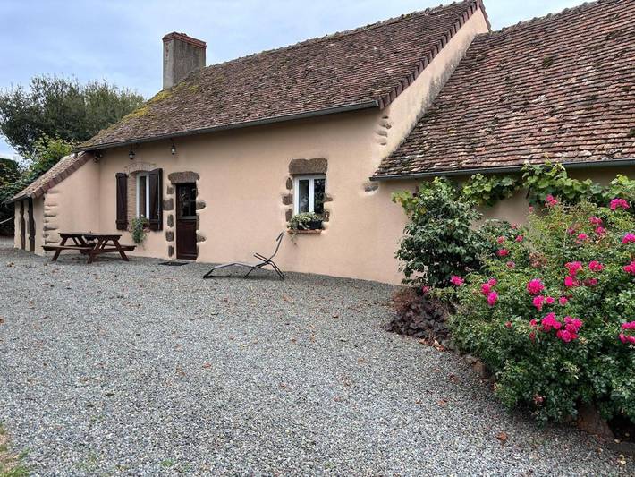 Location de vacances pour 6 personnes, avec terrasse et jardin dans Sainte-Jamme-sur-Sarthe