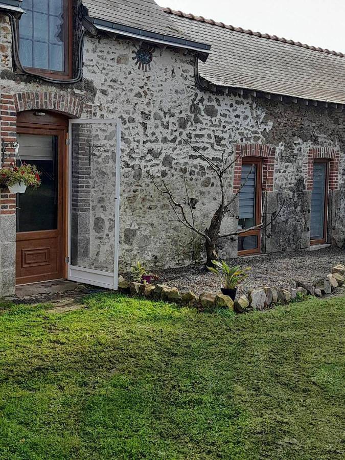 Two-Bedroom House in La Selle-Craonnaise, Mayenne