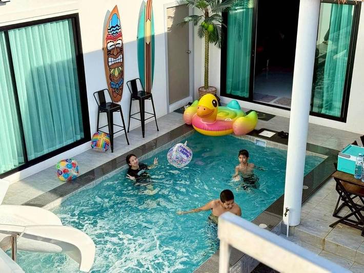 Location de vacances pour 14 personnes, avec jacuzzi et piscine dans Ban Bang Saen