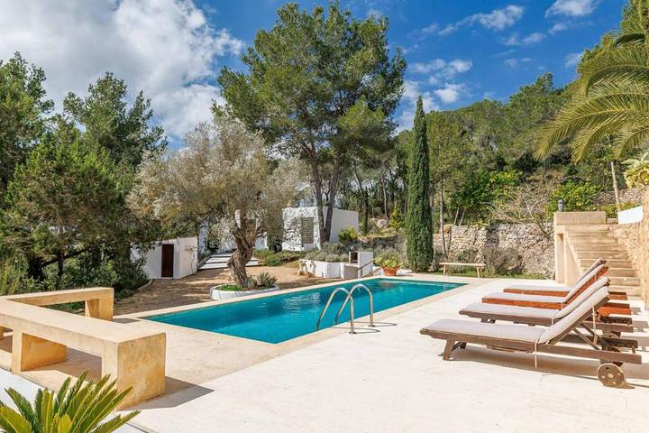 Ferienhaus für 3 Personen, mit Pool und Garten sowie Terrasse und Ausblick - 1