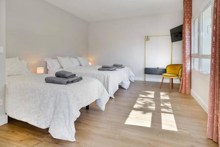 Casa rural para 14 personas, con vistas además de jardín y piscina en Villanúa - 4