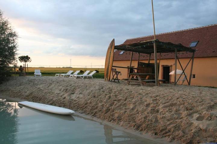 Location de vacances pour 10 personnes, avec jardin ainsi que piscine et vue à Saint-Hilaire-sur-Puiseaux