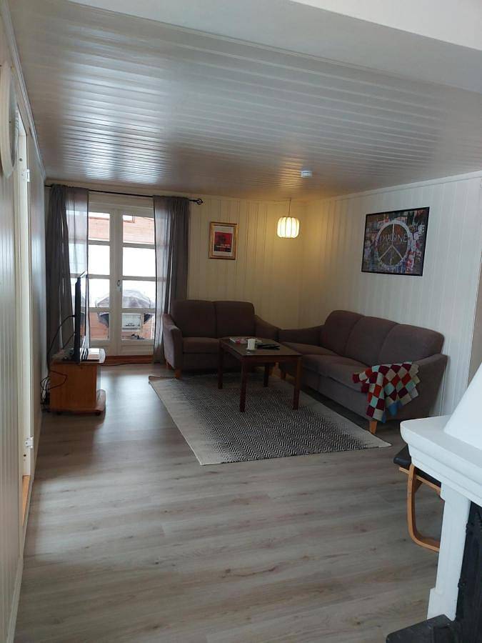 Ferienwohnung für 2 Personen, mit Terrasse und Ausblick sowie Garten und Seeblick, mit Haustier - 1