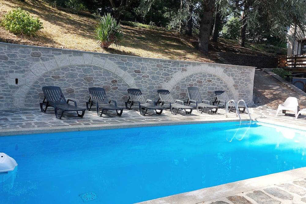 Chalet 14p with panoramic views of the valley and heated swimming pool in Génolhac, Parc national des Cévennes