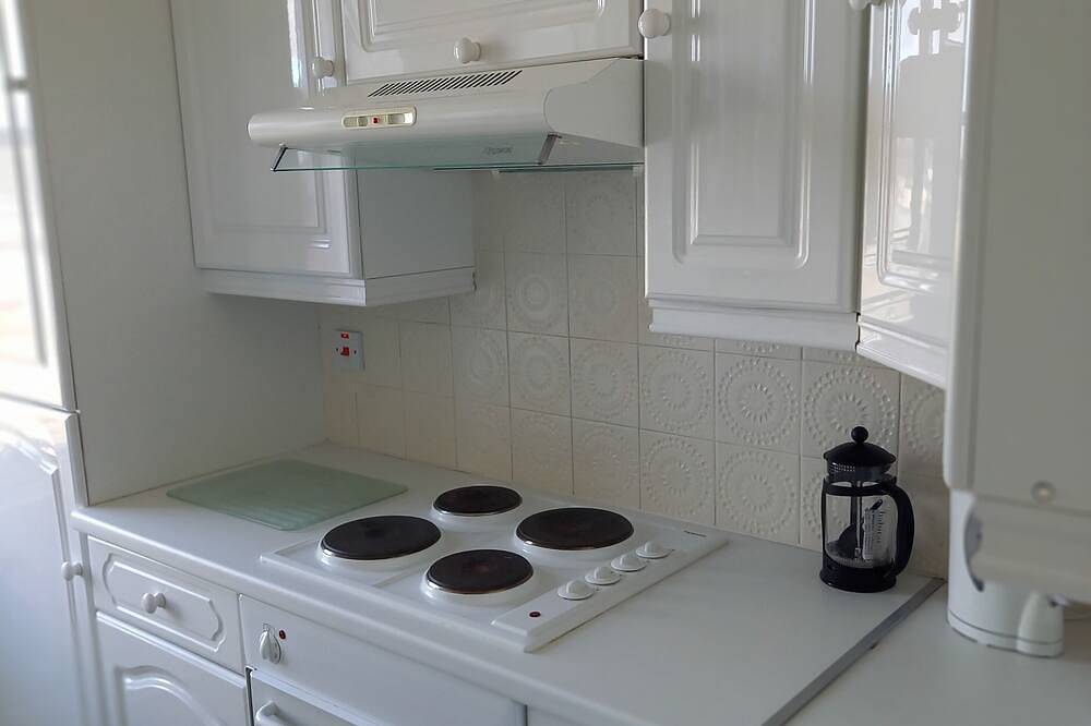 Self Catering Apartment (South Wing) at St Andrews House Prestwick sleeps 5\n\n in Firth Of Clyde