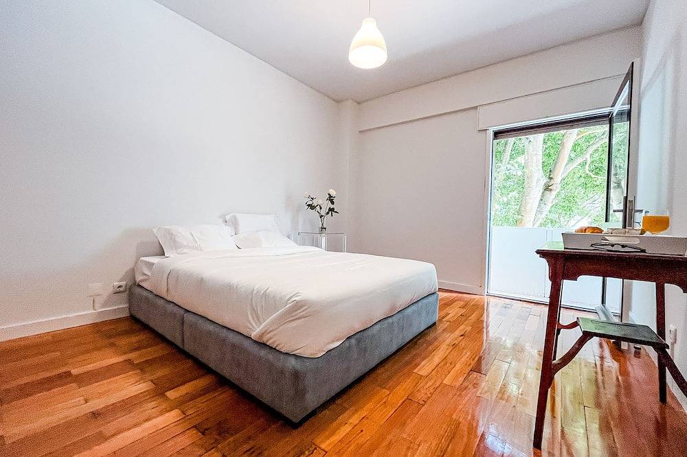 Seaside Elegance and Tranquility: Your Luxurious Porto Getaway in Foz do Douro, Porto