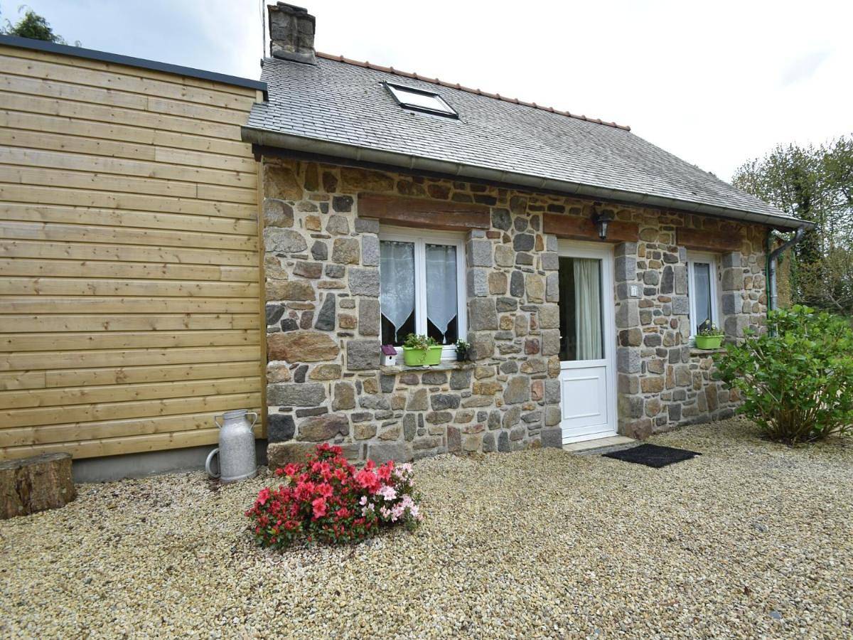 Holiday Home Saint-Gilles near Beach in Saint-Gilles-les-Bois, Région de Guingamp