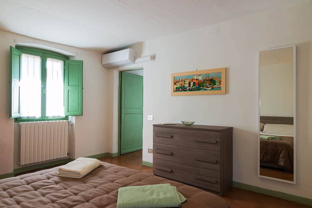 Entire apartment, The wisteria, elegant apt old town in Pistoia, Pistoia Province