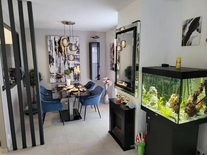 Gîte pour 4 personnes, avec Balcon et Jacuzzi ainsi que Terrasse et Vue à Saint-Genis-Pouilly