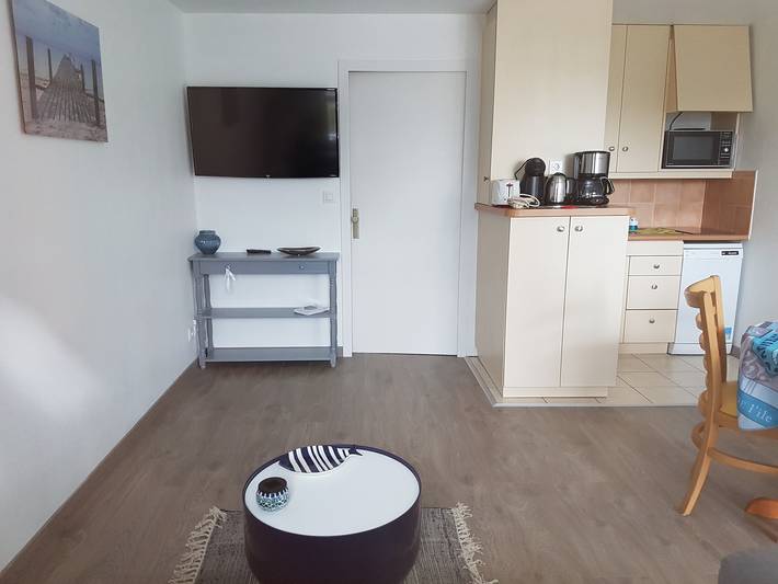 Appartement entier, Appartement 'Quiberon Centre Ville Studio' avec piscine partagée, balcon et Wi-Fi in Quiberon, Côte des Mégalithes