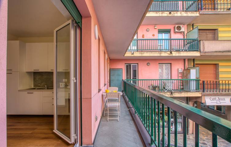 Appartamento intero, Accogliente appartamento con terrazza, WiFi e AC a 100 m dalla spiaggia in Bagni Marina, Recco