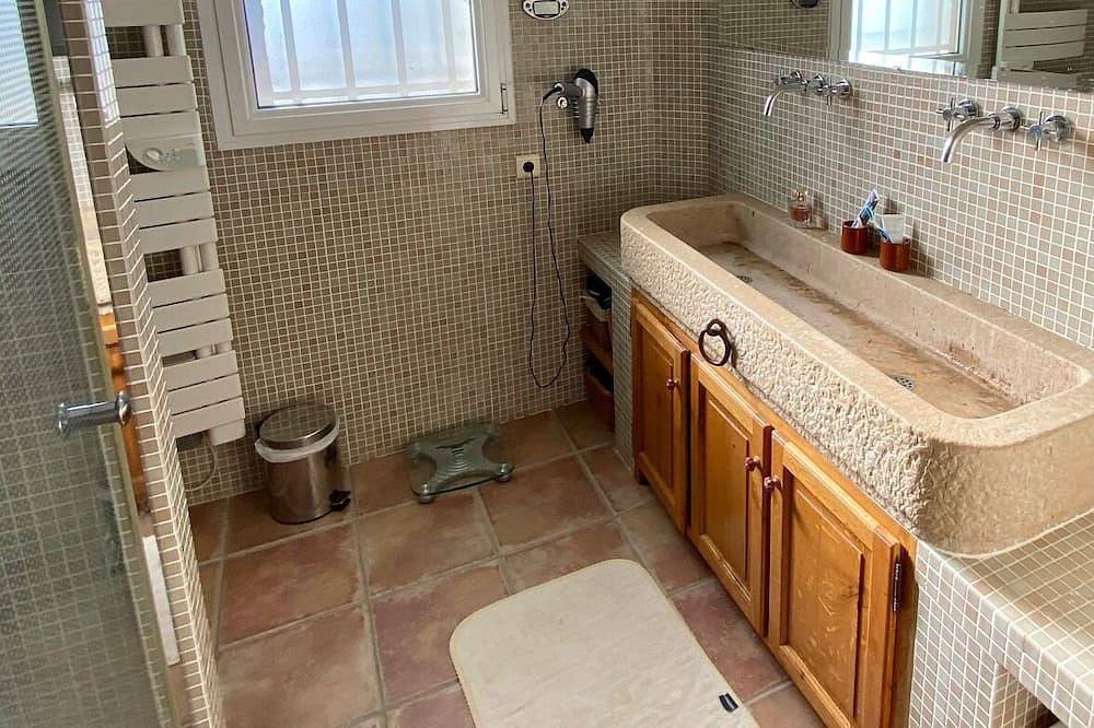 Discover the upper Var with family or friends from a beautiful contryside villa. in Régusse, Región Brignoles