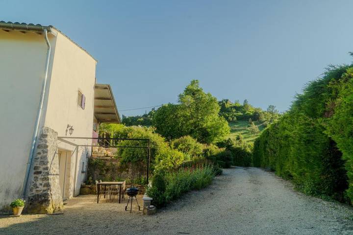 Location de vacances pour 6 personnes, avec jardin et vue à Mirabel-et-Blacons