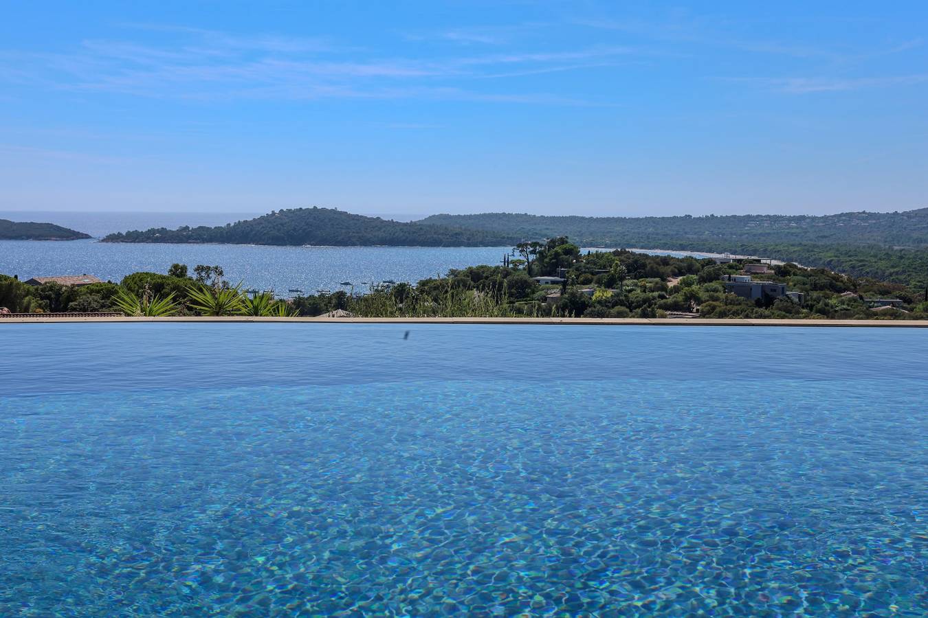 Villa für 14 Personen mit Balkon in Pinarellu, Zonza