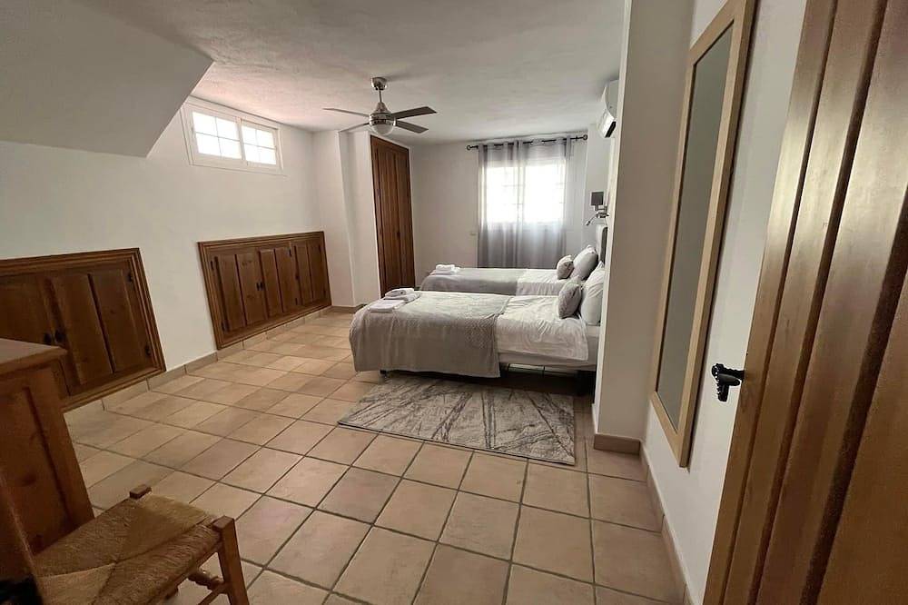 Benahavis Village house with private pool sleeps up to 8 in Val de Guadalmina, Benahavís