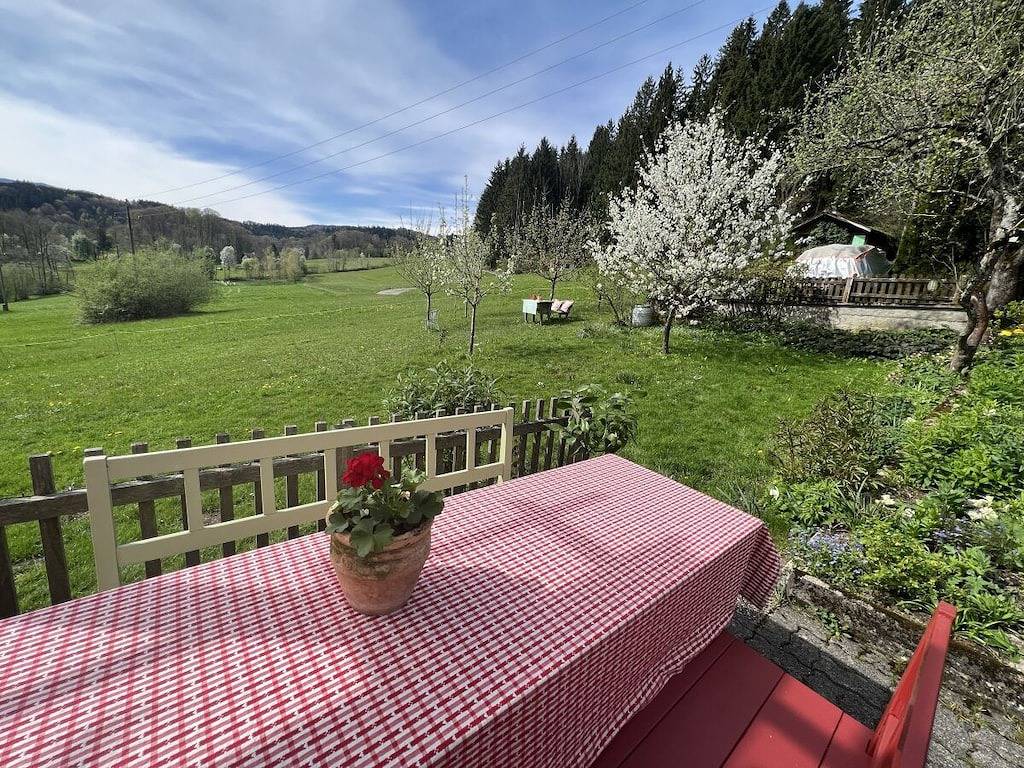 Ganze Wohnung, Ferienwohnung mit 1 Schlafzimmer in Salzkammergut-Berge, Nußdorf am Attersee