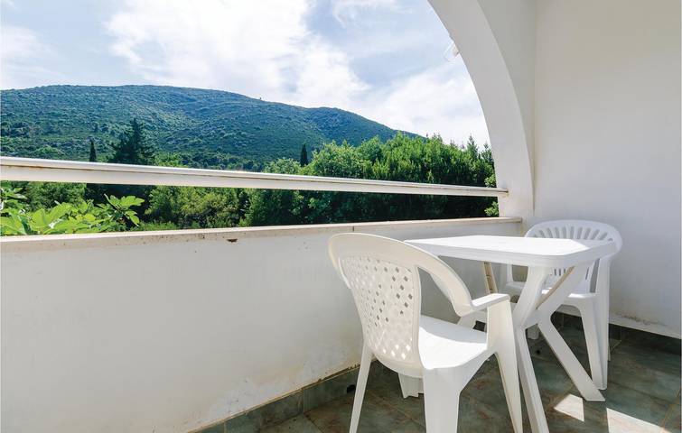 Ganze Ferienwohnung, Gemütliche Ferienwohnung mit Terrasse, 1 km von der Küste und 2 km vom Stadtzentrum von Ston entfernt in Ston, Dubrovnik-Neretva
