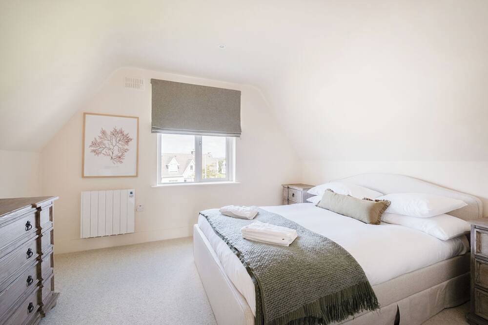 The Links 10, Amazing Location- Food, Drinks, Surf, & Golf! - 10 in Lahinch, County Clare