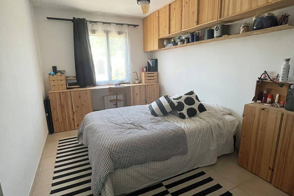 Maison 2 chambres 2 cours, et 1 caravane vintage pour un couchage de plus… in Althen-des-Paluds, Vaucluse