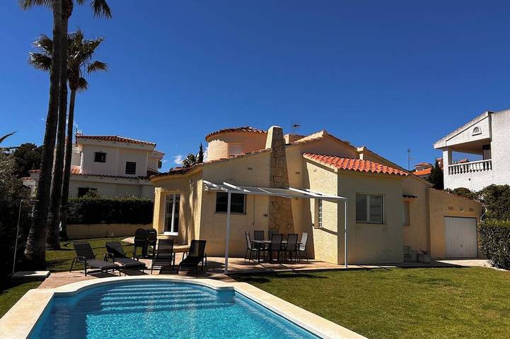 Villa for 6 people, with pool and garden - 1