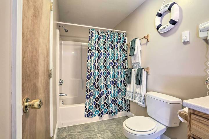 Vacation rental for 4 people, with pool and yard as well as balcony in Lake Winnipesaukee