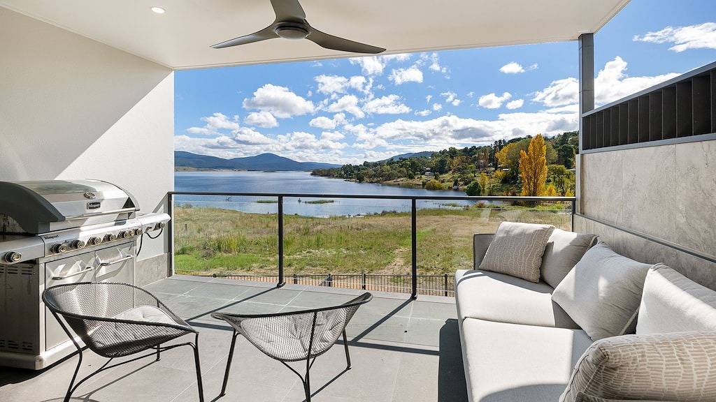 Lake Villavista - 4Br Luxury Townhouse l Pet Friendly l Lake Views l Wifi l Bbq in East Jindabyne, New South Wales